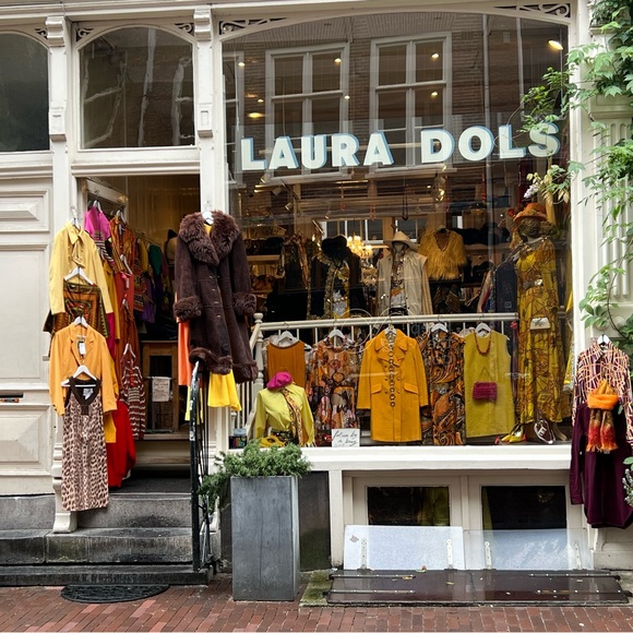 Meet your Posher, Nicole - Picture 4 of 9